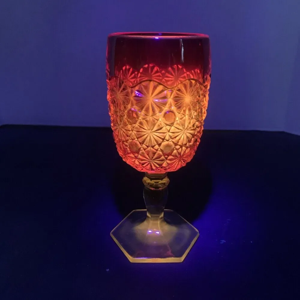 L E Smith Amberina Button & Daisy Pattern Vintage Wine/Water Goblet